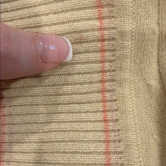 💋CHANEL Beige V-Neck Sweater with Pink Accents LB001 - Picture 6 of 8